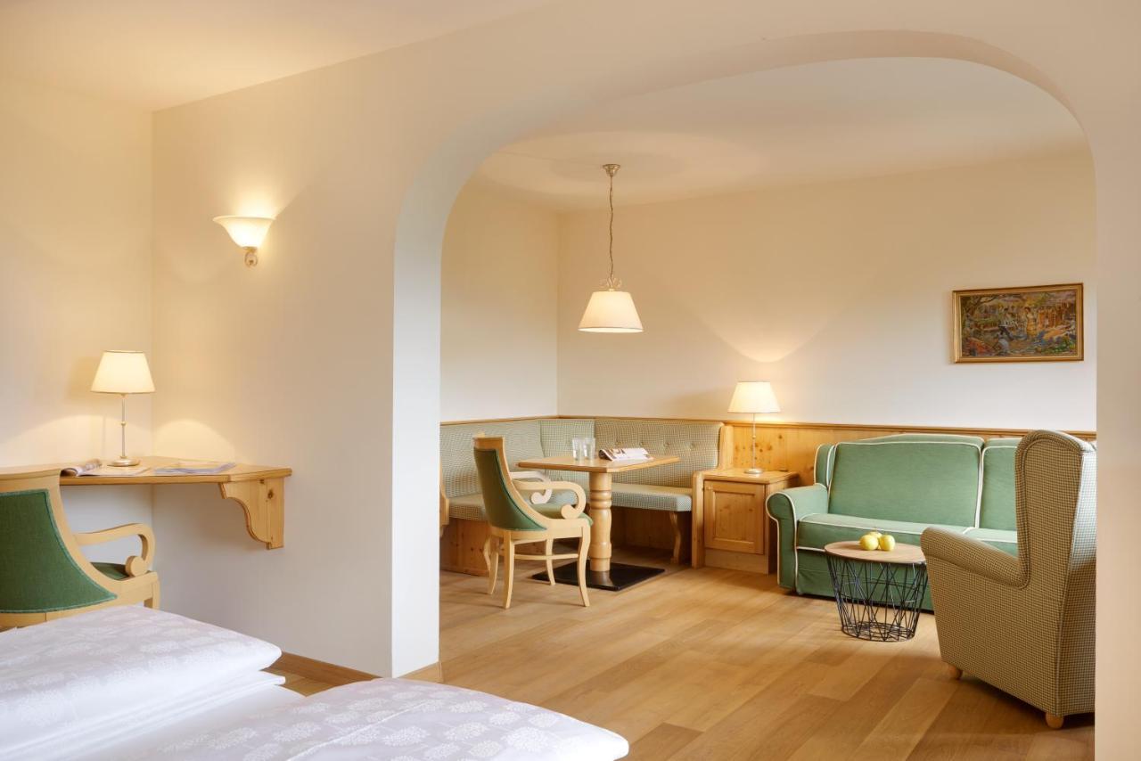 ריסקונה Royal Hotel Hinterhuber מראה חיצוני תמונה