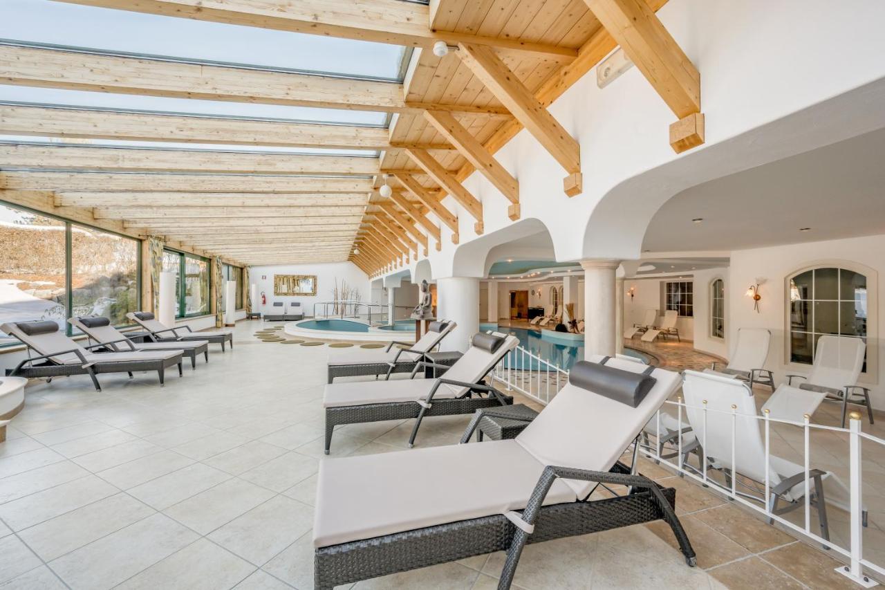 ריסקונה Royal Hotel Hinterhuber מראה חיצוני תמונה