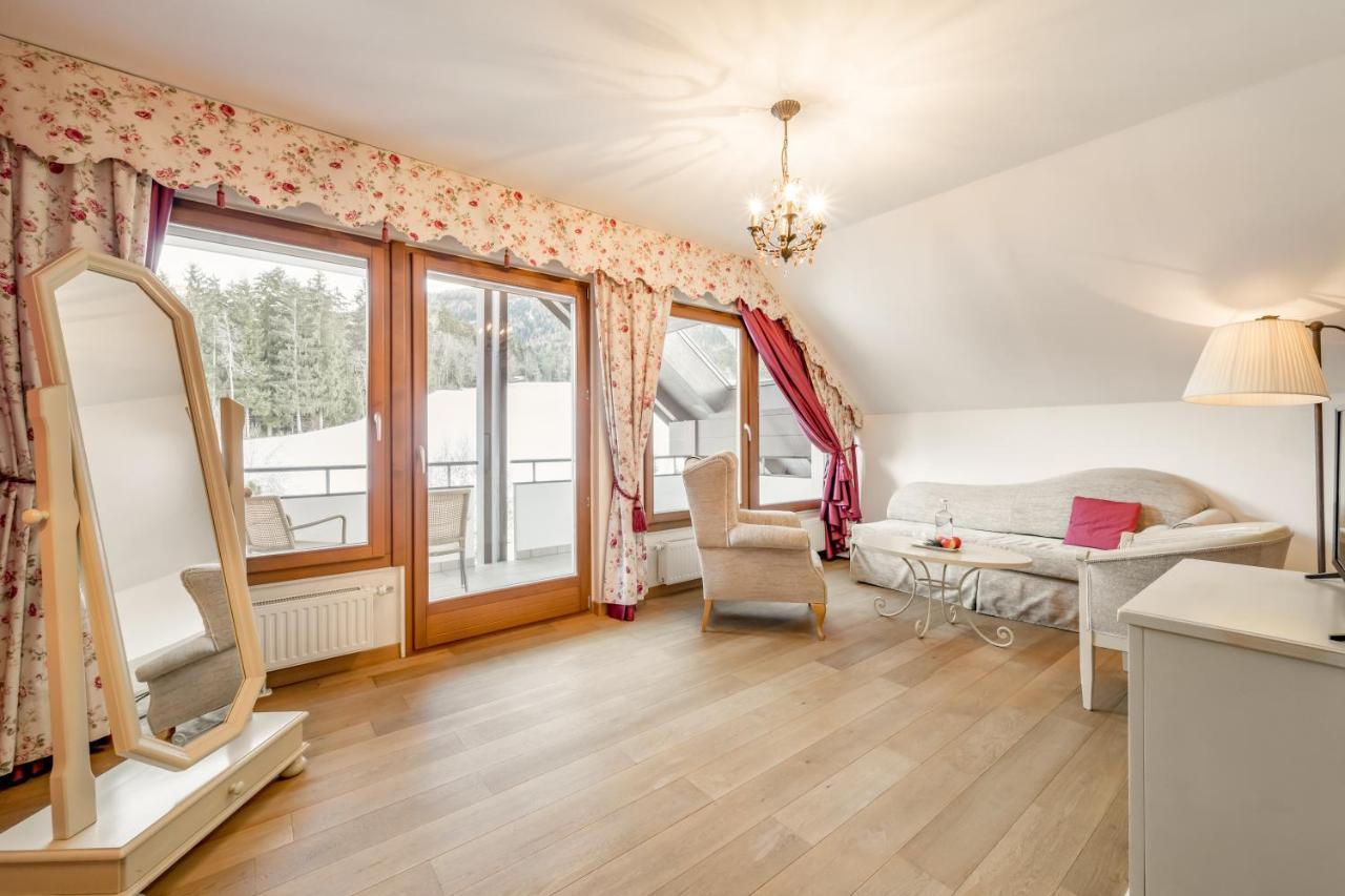 ריסקונה Royal Hotel Hinterhuber מראה חיצוני תמונה