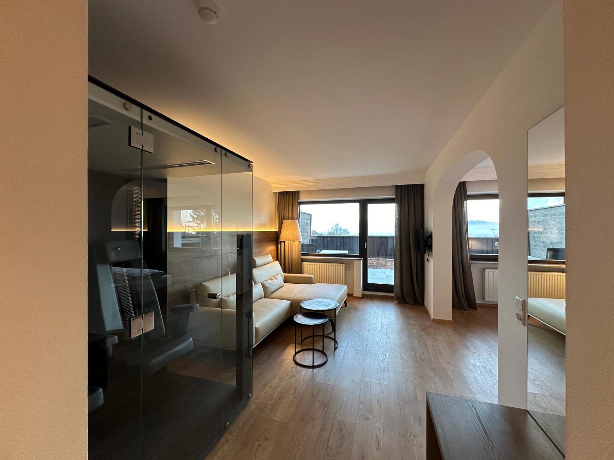 ריסקונה Royal Hotel Hinterhuber מראה חיצוני תמונה