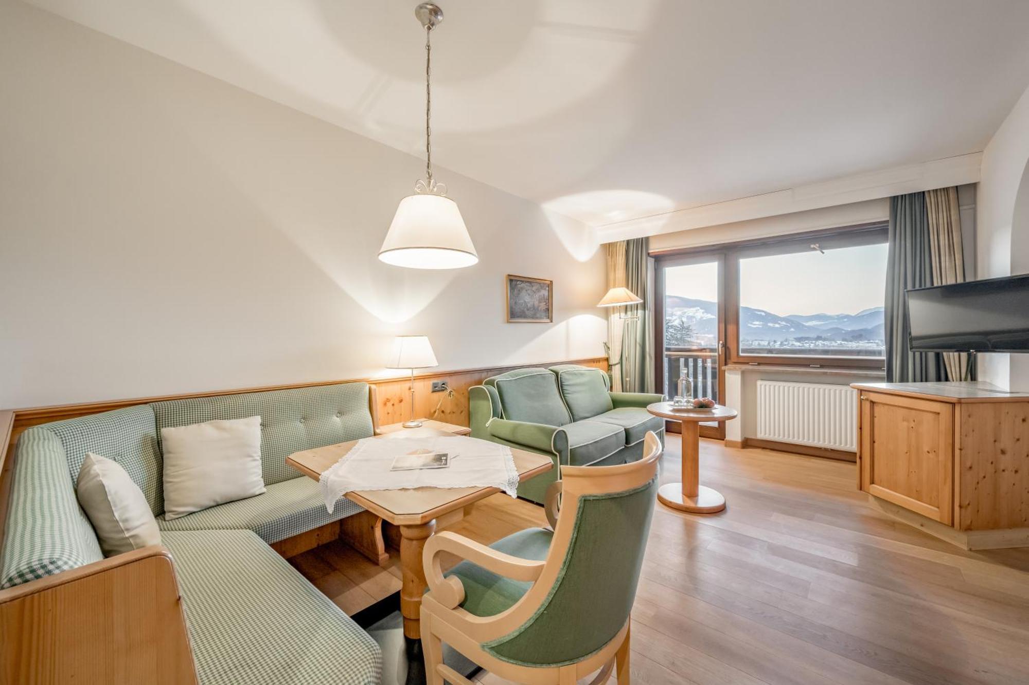 ריסקונה Royal Hotel Hinterhuber מראה חיצוני תמונה