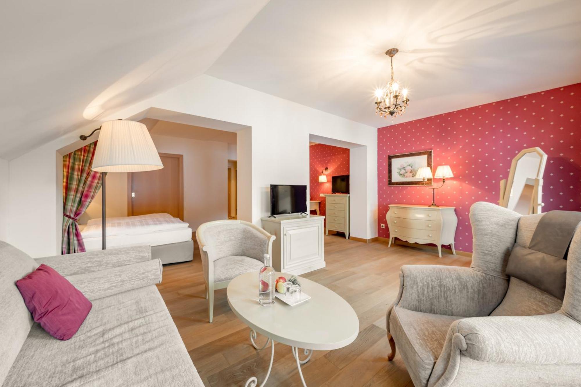 ריסקונה Royal Hotel Hinterhuber מראה חיצוני תמונה