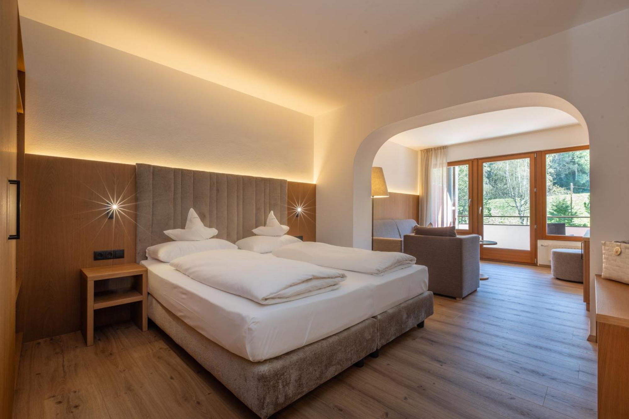ריסקונה Royal Hotel Hinterhuber מראה חיצוני תמונה