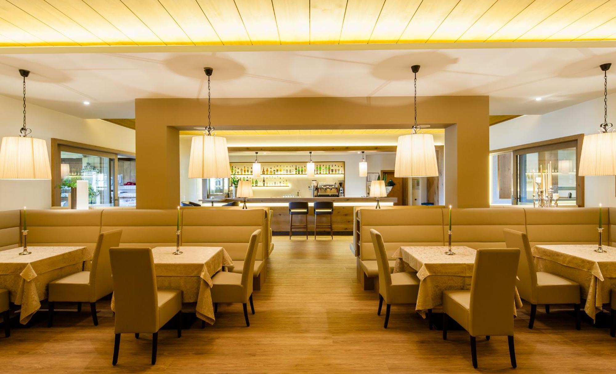 ריסקונה Royal Hotel Hinterhuber מראה חיצוני תמונה